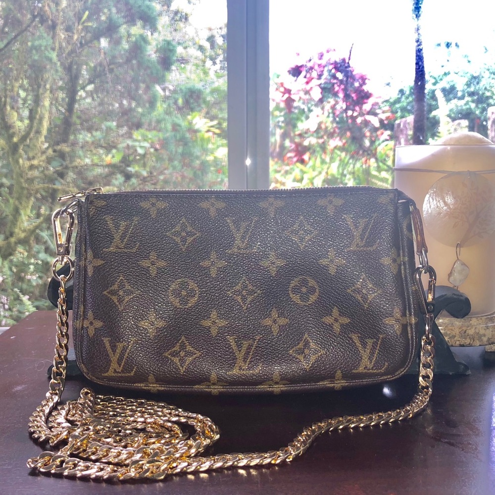 Authentic Louis vuitton pochette